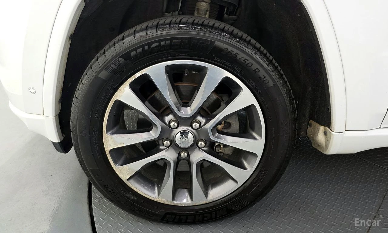 Jeep Grand cherokee 3.6 Overland* DISTRONIC* ПОДГРЕВ* ОБДУХВАНЕ* PANO*, снимка 5 - Автомобили и джипове - 54623729