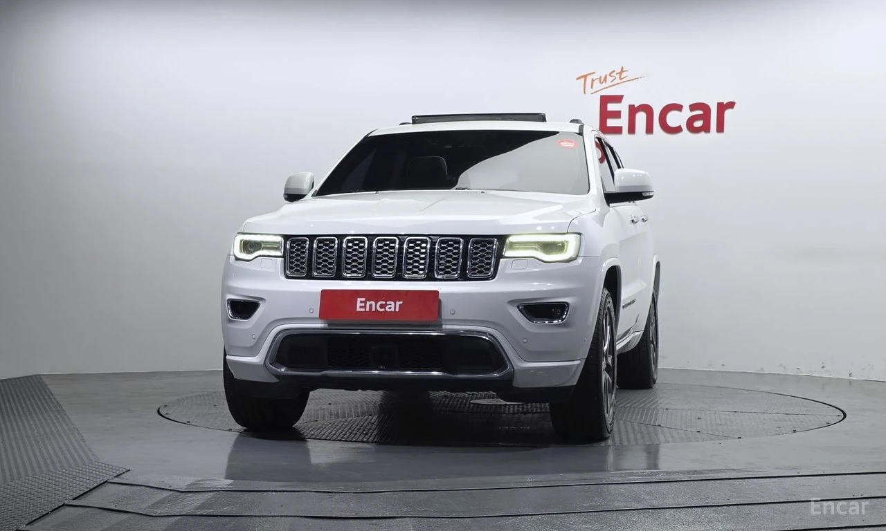 Jeep Grand cherokee 3.6 Overland* DISTRONIC* ПОДГРЕВ* ОБДУХВАНЕ* PANO*, снимка 2 - Автомобили и джипове - 54623729