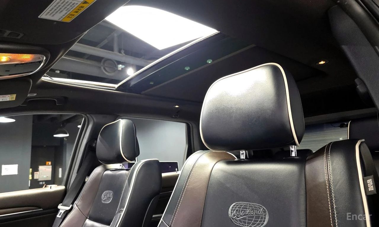 Jeep Grand cherokee 3.6 Overland* DISTRONIC* ПОДГРЕВ* ОБДУХВАНЕ* PANO*, снимка 14 - Автомобили и джипове - 54623729