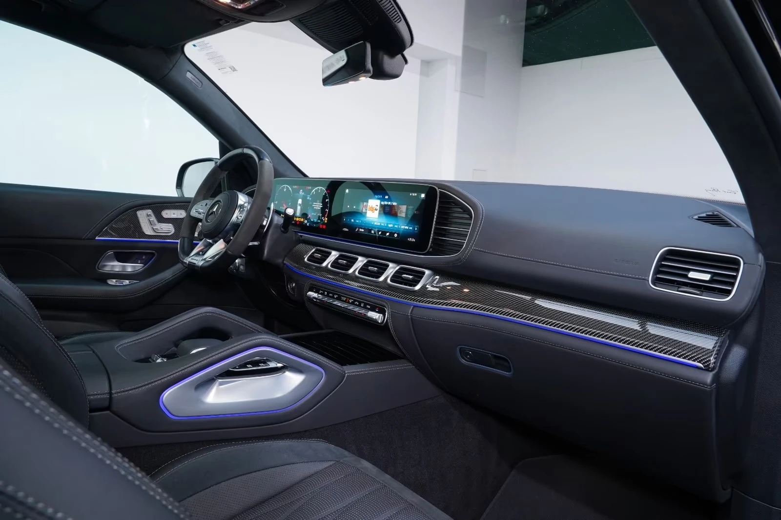 Mercedes-Benz GLE 63 S AMG 4 MATIC / BURM / PANO / 360 / CARBON / HEAD-UP, снимка 16 - Автомобили и джипове - 54929483