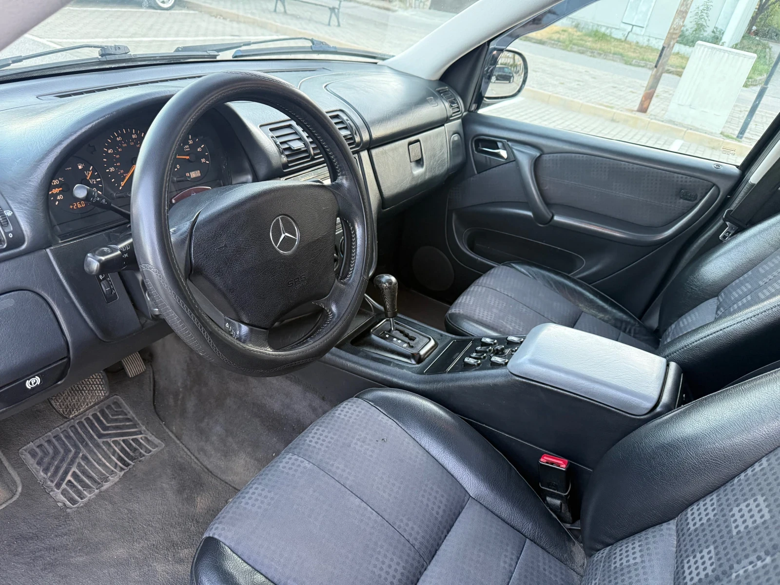Mercedes-Benz ML 270 ОТЛИЧЕН, снимка 11 - Автомобили и джипове - 55984110
