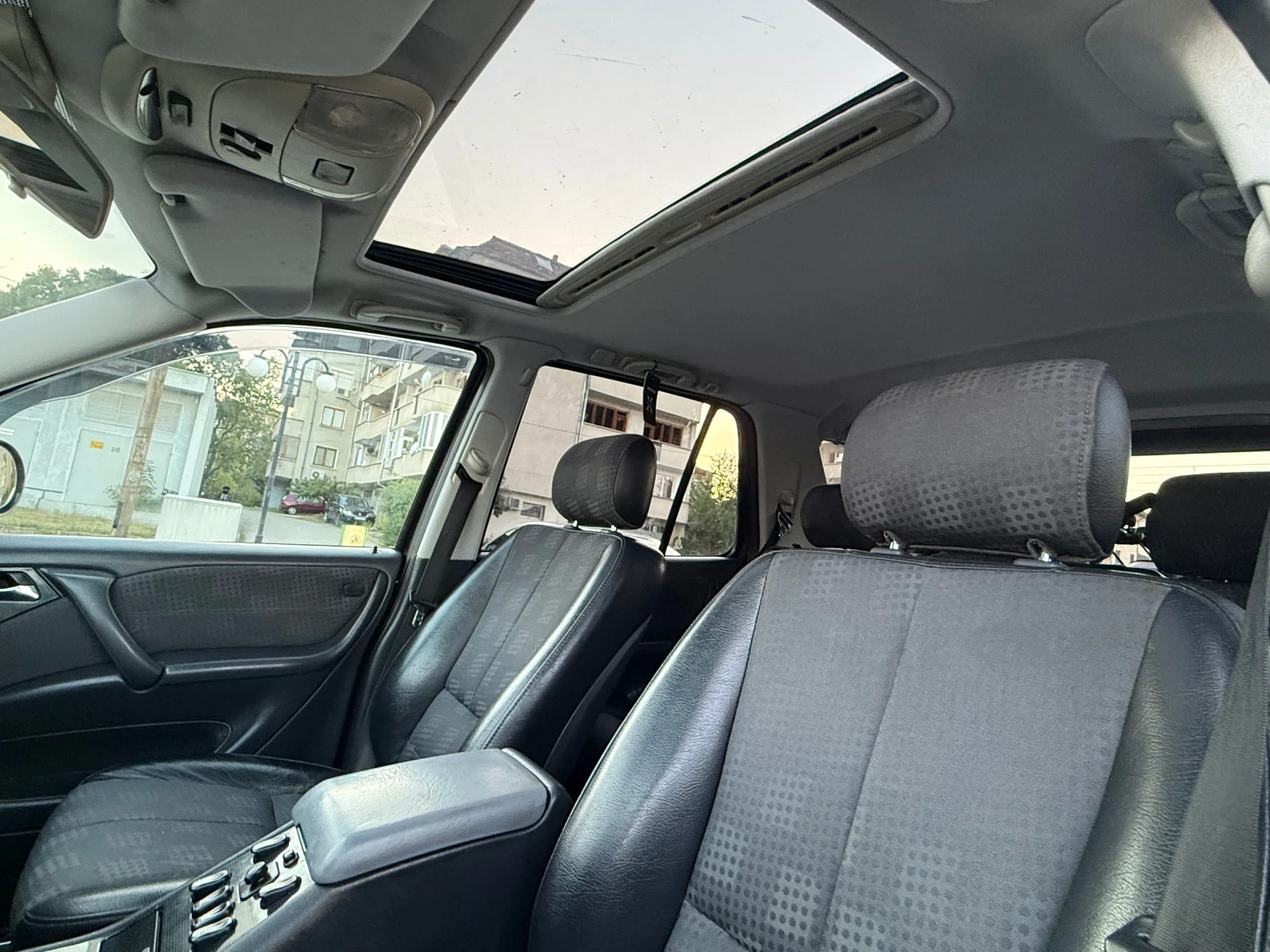 Mercedes-Benz ML 270 ОТЛИЧЕН, снимка 13 - Автомобили и джипове - 55984110