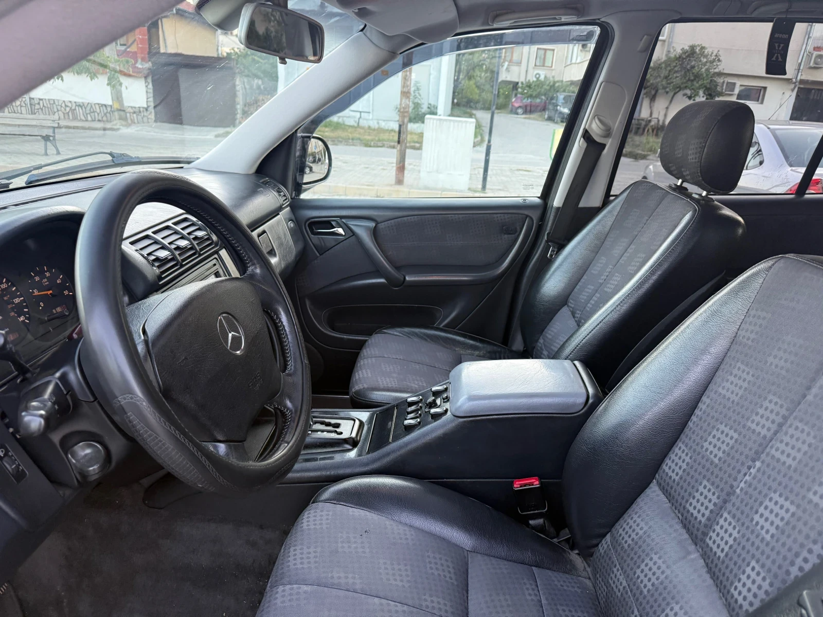 Mercedes-Benz ML 270 ОТЛИЧЕН, снимка 12 - Автомобили и джипове - 55984110