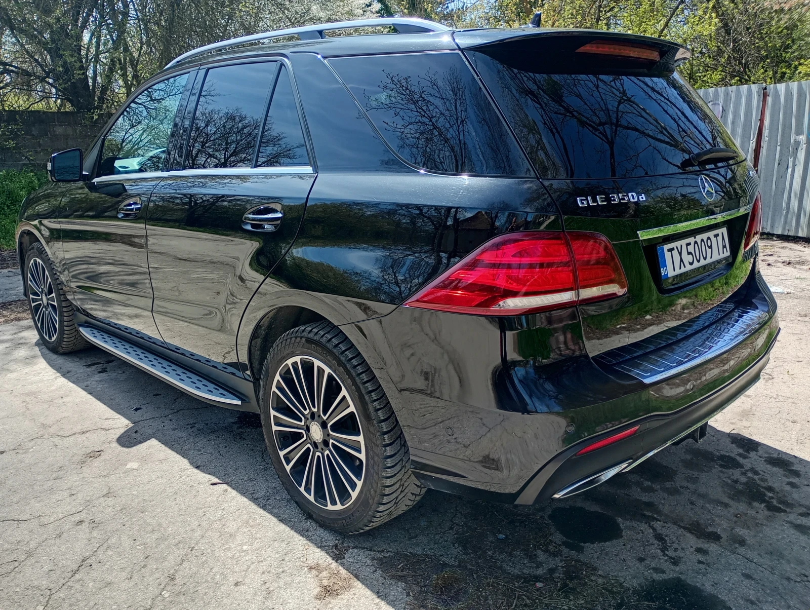 Mercedes-Benz GLE 350 AMG LINE, PANO, HARMAN KARDON, ОБДУХВАНЕ , снимка 3 - Автомобили и джипове - 56192841