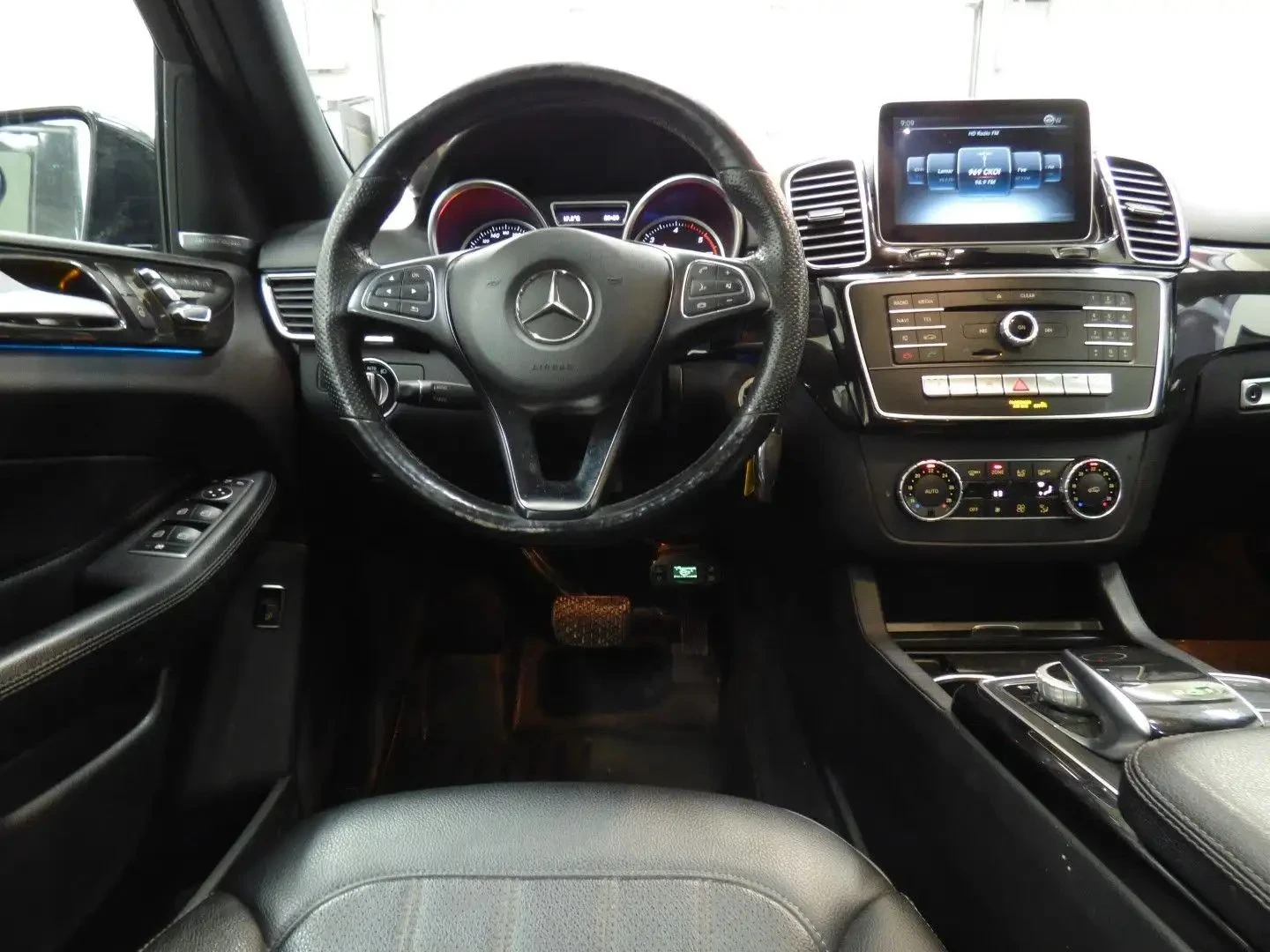 Mercedes-Benz GLE 350 AMG LINE, PANO, HARMAN KARDON, ОБДУХВАНЕ , снимка 8 - Автомобили и джипове - 56192841
