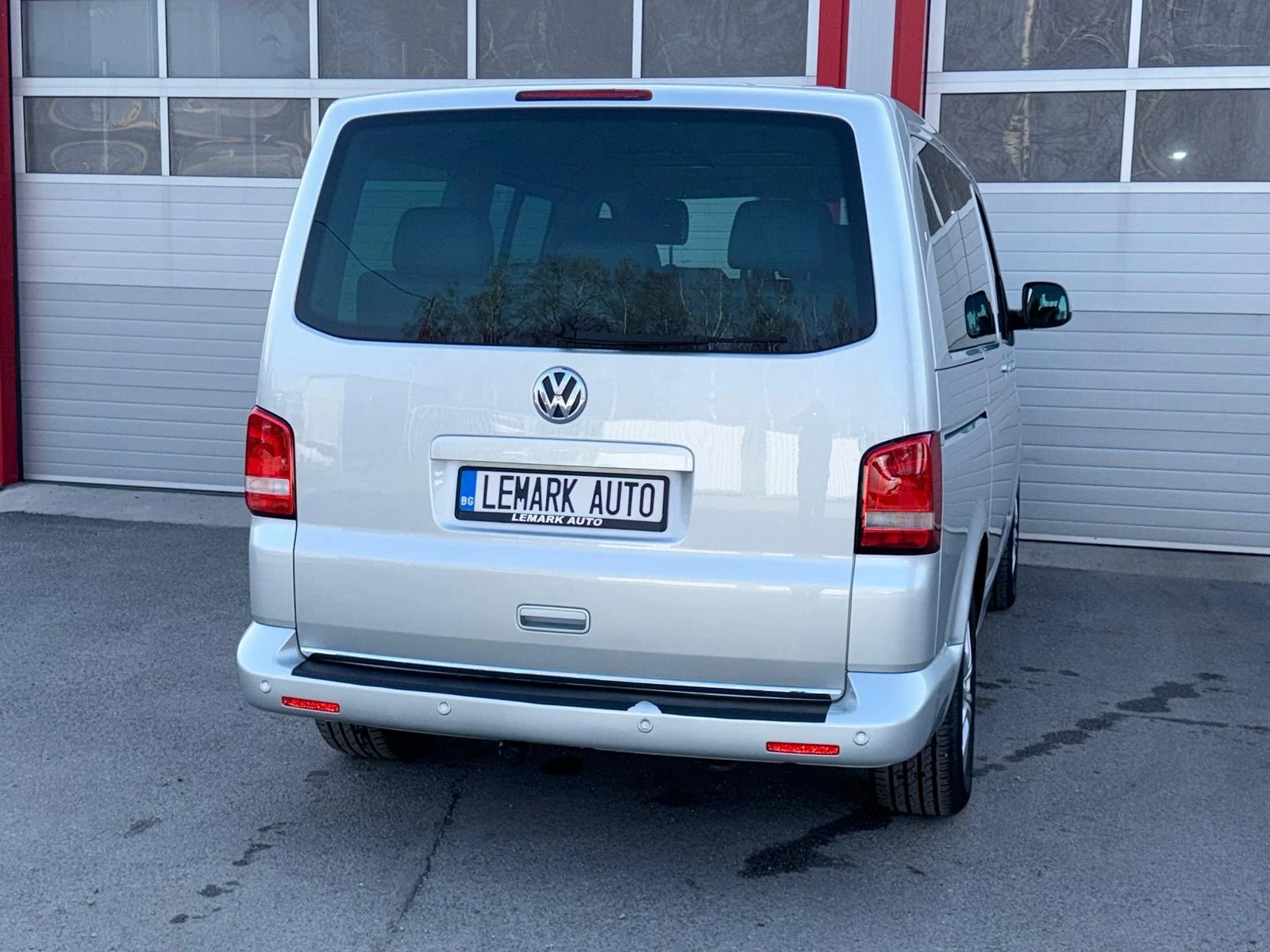 VW Multivan 2.0TDI AUTOMATIK DSG NAVI EVRO 5A ЛИЗИНГ!!!, снимка 8 - Бусове и автобуси - 55897138