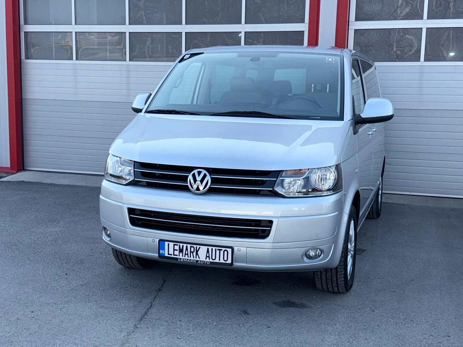VW Multivan 2.0TDI AUTOMATIK DSG NAVI EVRO 5A ЛИЗИНГ!!!, снимка 2 - Бусове и автобуси - 55897138
