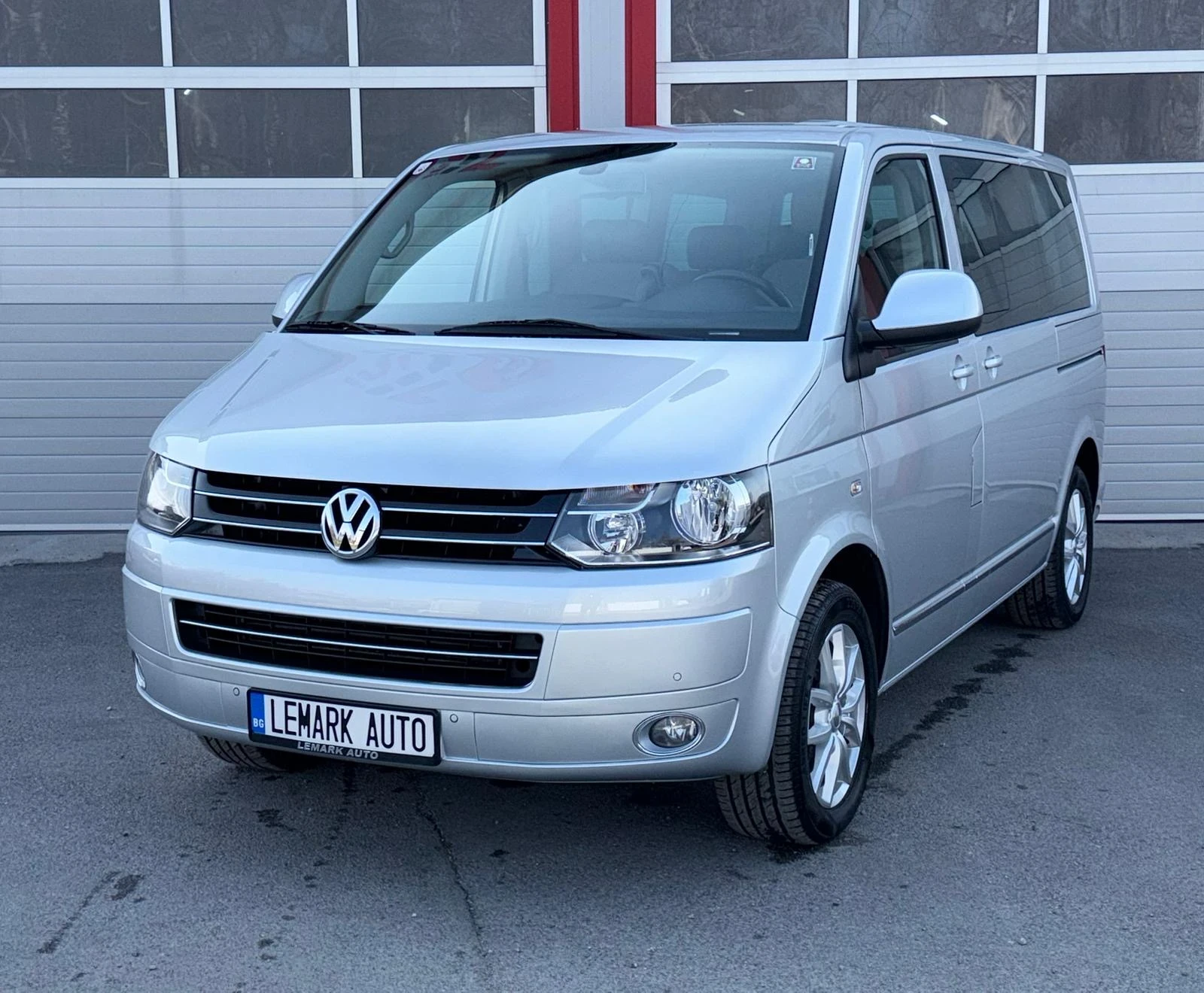 VW Multivan 2.0TDI AUTOMATIK DSG NAVI EVRO 5A ЛИЗИНГ!!!, снимка 4 - Бусове и автобуси - 55897138