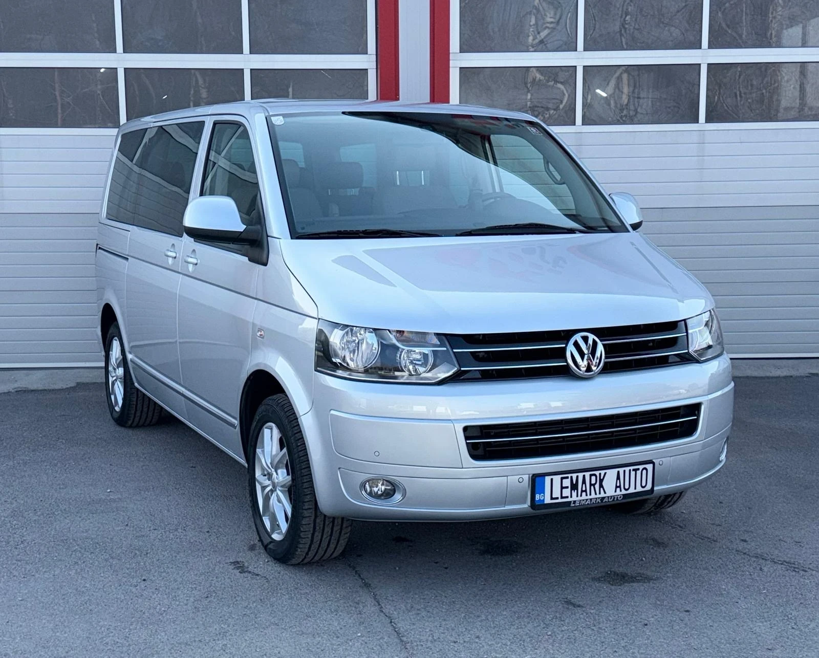 VW Multivan 2.0TDI AUTOMATIK DSG NAVI EVRO 5A ЛИЗИНГ!!!, снимка 5 - Бусове и автобуси - 55897138
