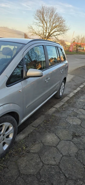 Opel Zafira 2009, снимка 2