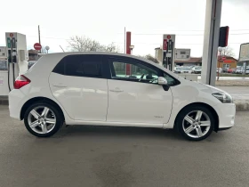 Toyota Auris 1.6 Feis 6 скорости, снимка 2