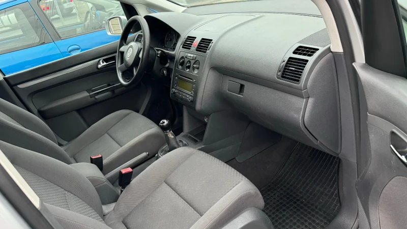 VW Touran 1.9 TDI, снимка 10 - Автомобили и джипове - 48443558