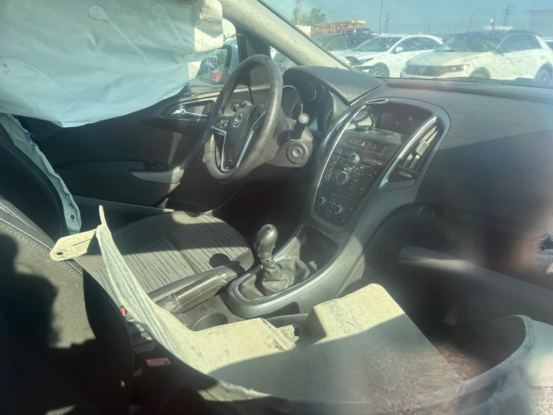 Opel Astra J 1.6, снимка 3 - Автомобили и джипове - 50923625