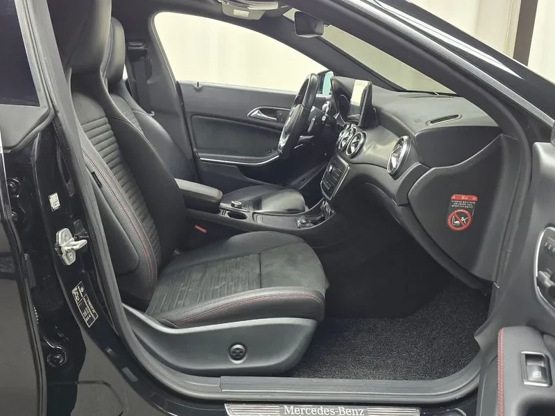 Mercedes-Benz CLA 250 4Matic, снимка 11 - Автомобили и джипове - 53443443