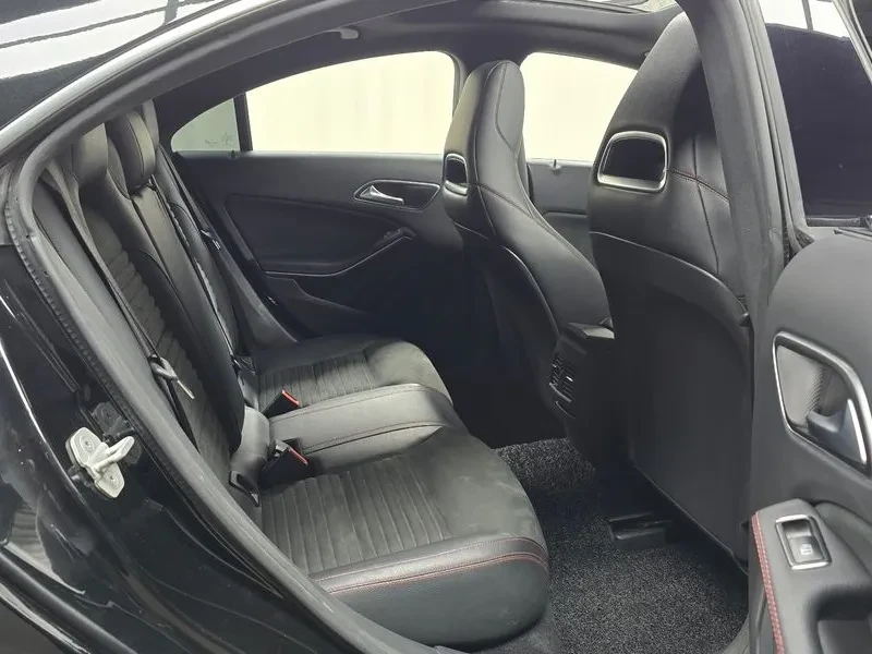 Mercedes-Benz CLA 250 4Matic, снимка 12 - Автомобили и джипове - 53443443