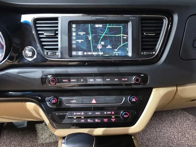 Kia Carnival, снимка 14 - Автомобили и джипове - 56689503