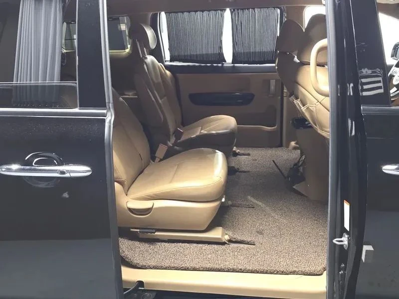 Kia Carnival, снимка 11 - Автомобили и джипове - 56689503