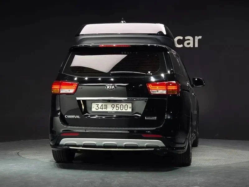 Kia Carnival, снимка 4 - Автомобили и джипове - 56689503