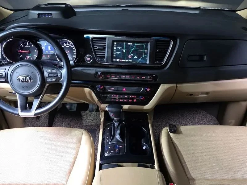 Kia Carnival, снимка 7 - Автомобили и джипове - 56689503