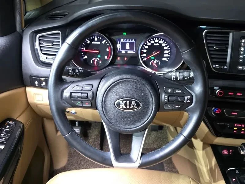 Kia Carnival, снимка 15 - Автомобили и джипове - 56689503