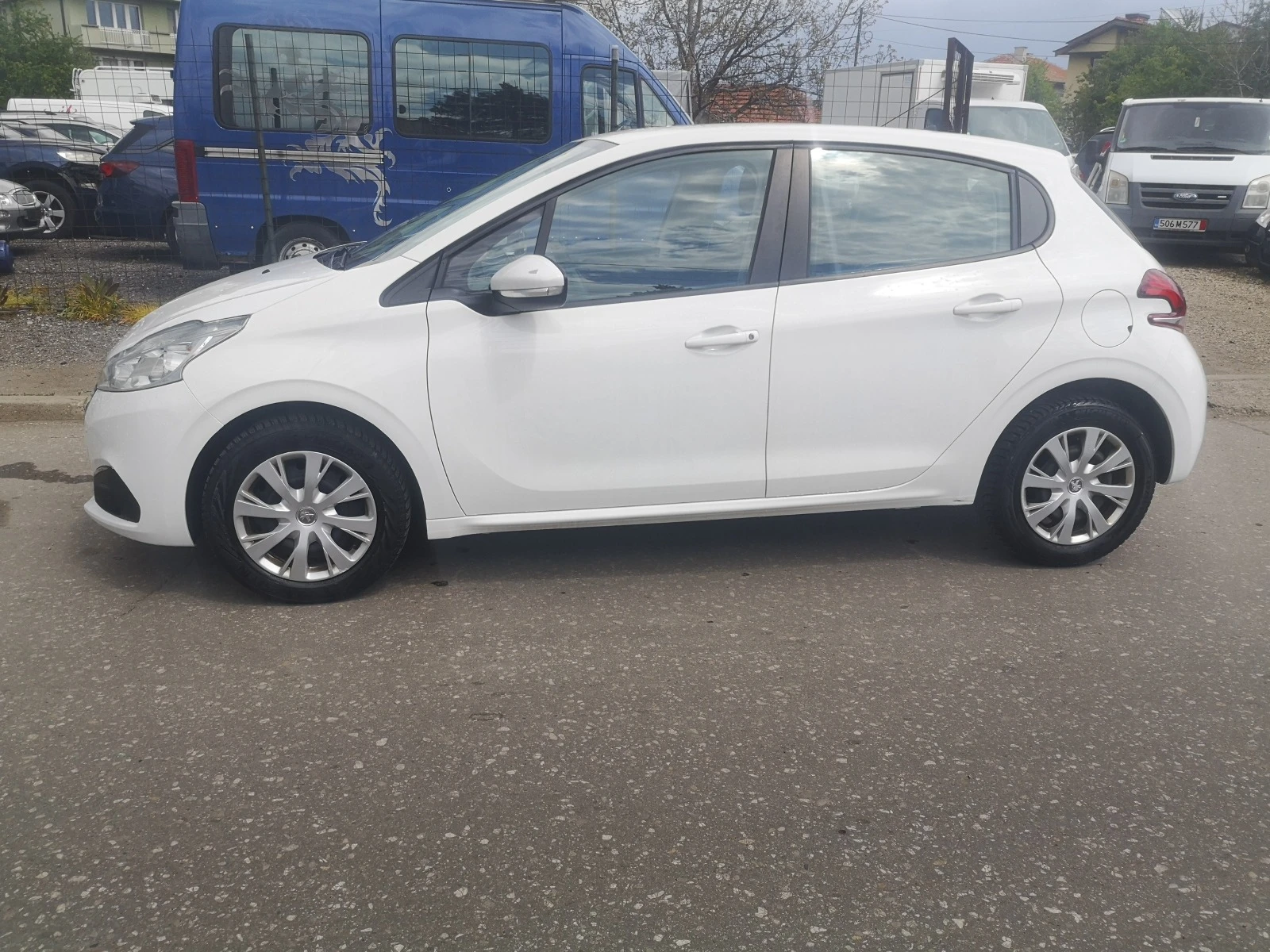 Peugeot 208 1.5 HDi 1+1 - изображение 4