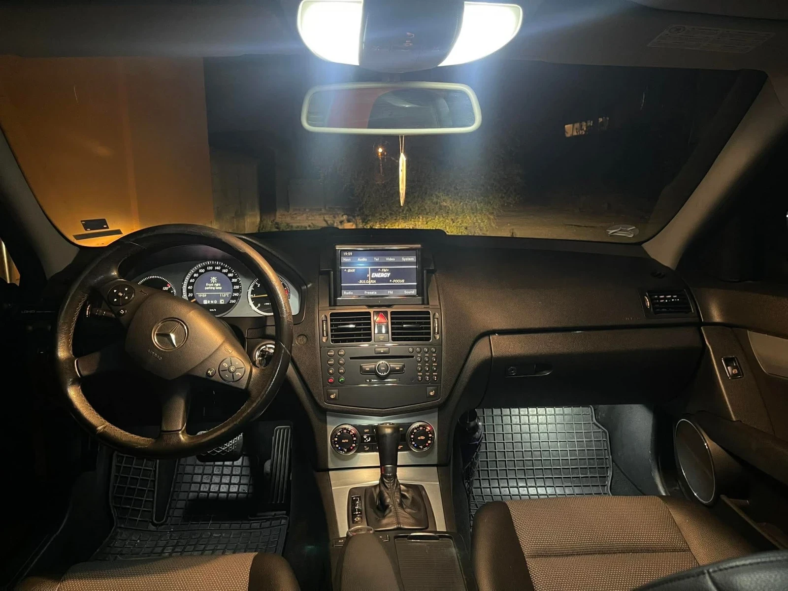 Mercedes-Benz C 220 2.2 CDI, снимка 4 - Автомобили и джипове - 53943410