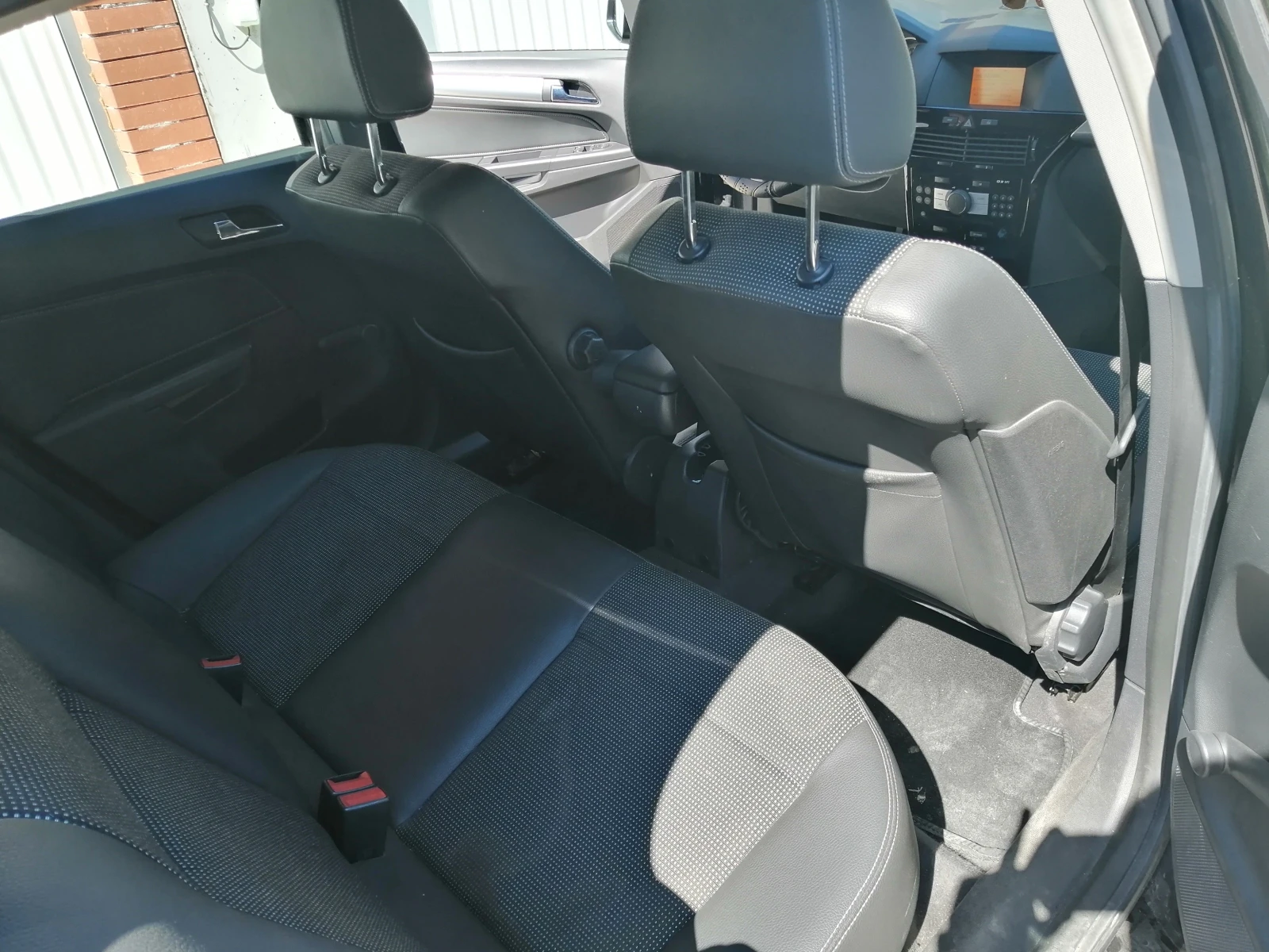 Opel Astra H, снимка 4 - Автомобили и джипове - 54622403