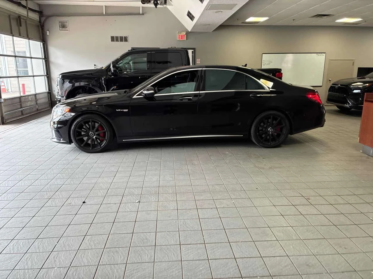 Mercedes-Benz S 63 AMG * BURMASTER* ДИСТРОНИК* 360 КАМЕРА* ОБДУХВАНЕ* , снимка 3 - Автомобили и джипове - 55181264