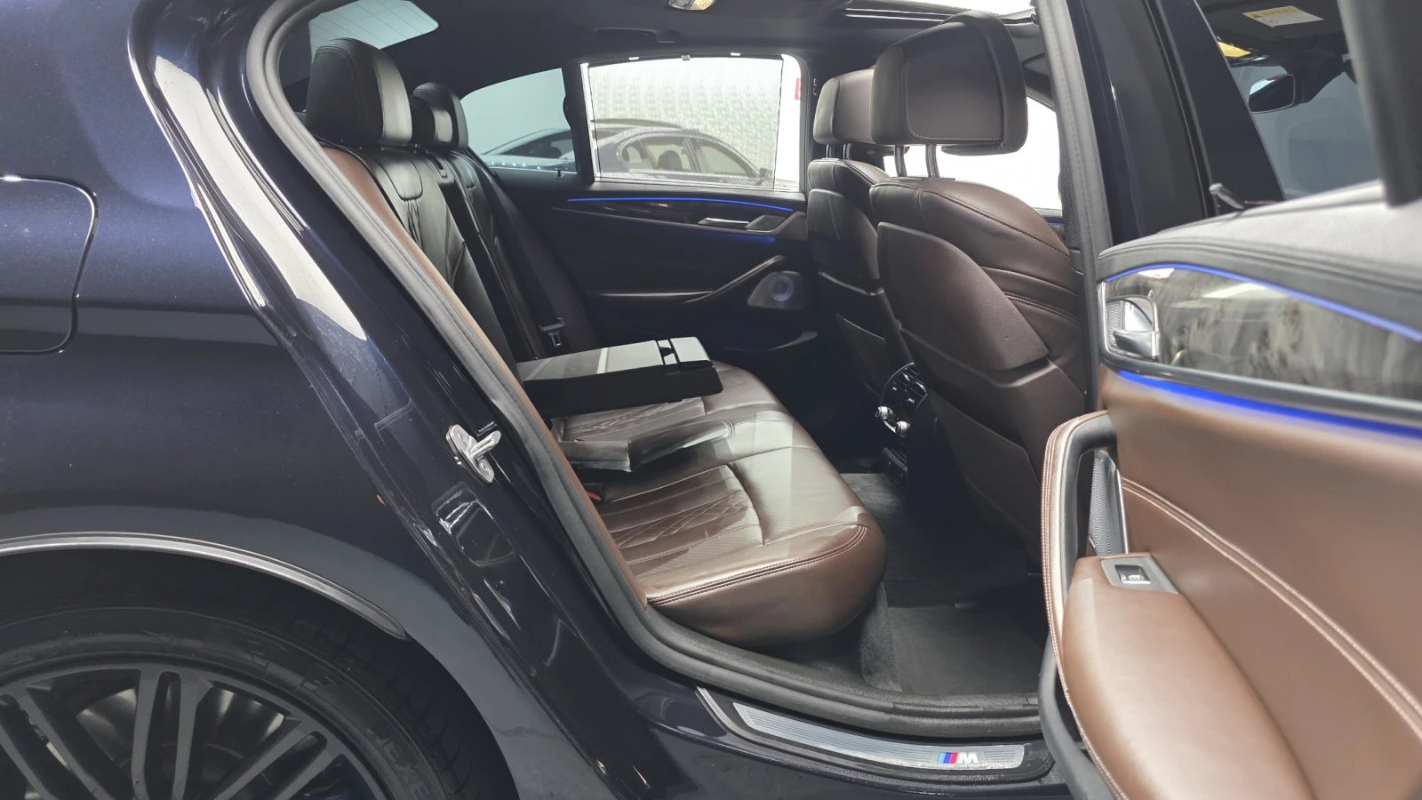 BMW 540 BOWER&WILKINS* DISTRONIC* ОБДУХ* HEADUP* 360, снимка 14 - Автомобили и джипове - 55523735