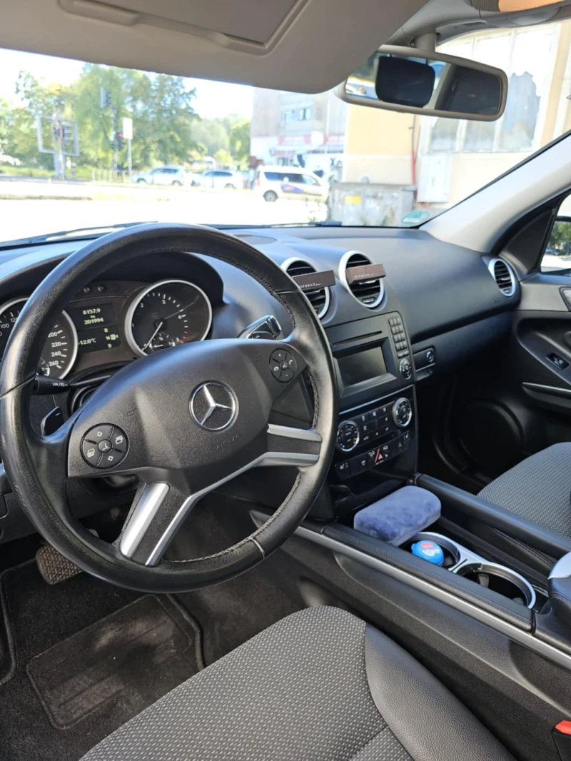 Mercedes-Benz ML 300, снимка 3 - Автомобили и джипове - 47575554