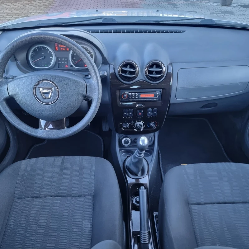 Dacia Duster 1.6, снимка 9 - Автомобили и джипове - 48380453