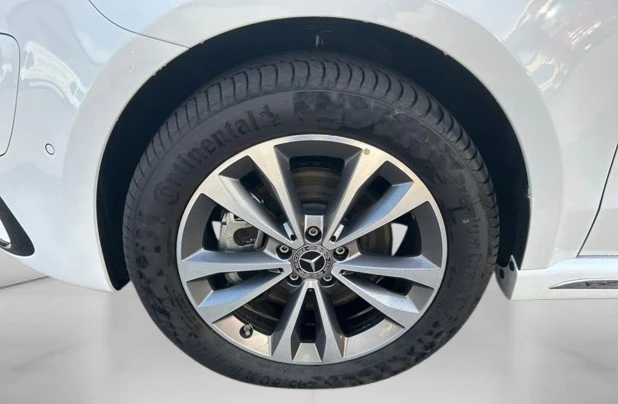 Mercedes-Benz EQV 300 Long = Avantgarde = Airmatic Гаранция - изображение 4