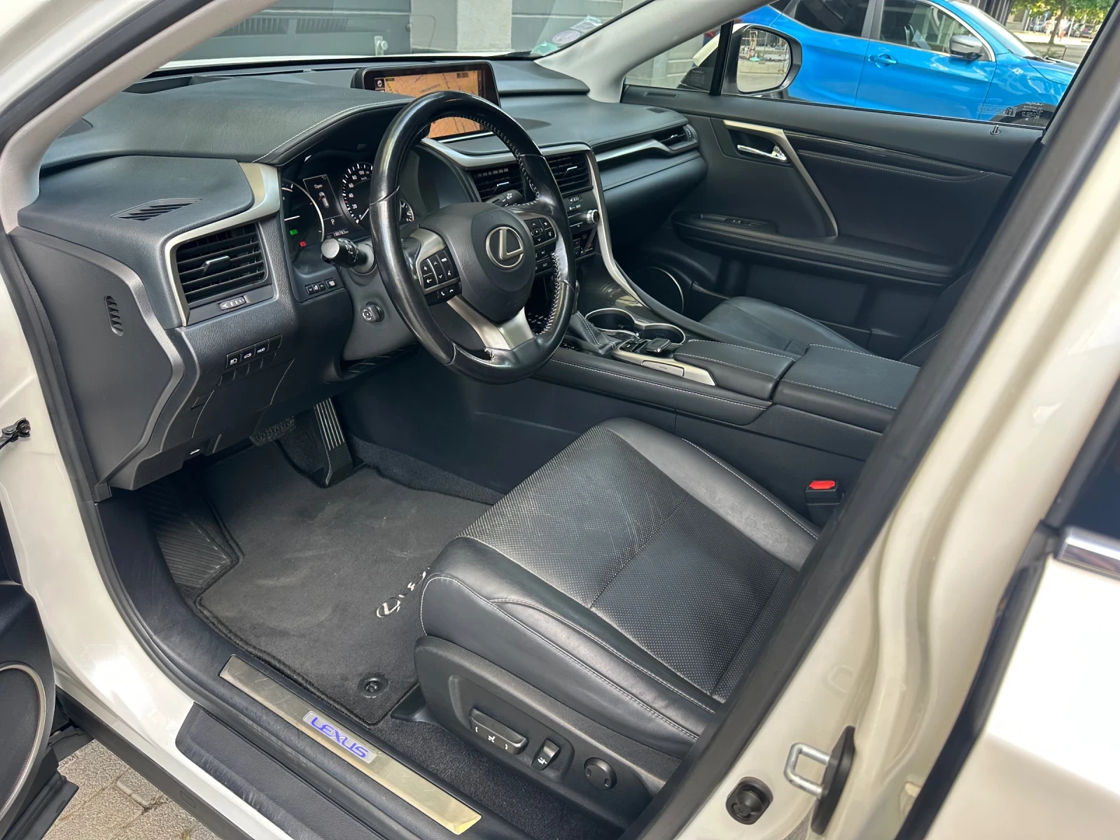 Lexus RX 450h Executive * AWD * Pano * Гаранция! - изображение 9