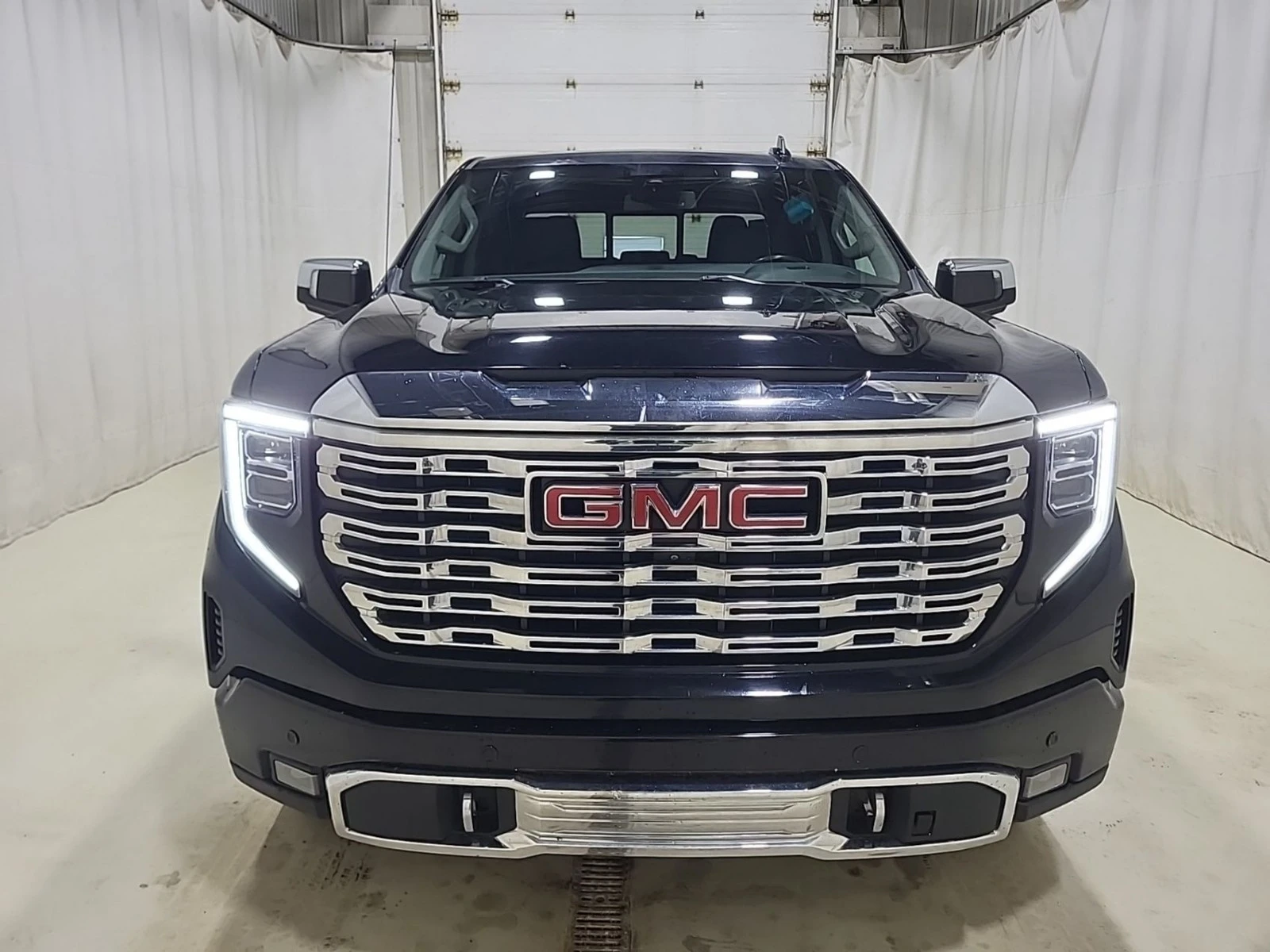 Gmc Sierra Denali/360 камера/Следене на ленти, снимка 3 - Автомобили и джипове - 54384809