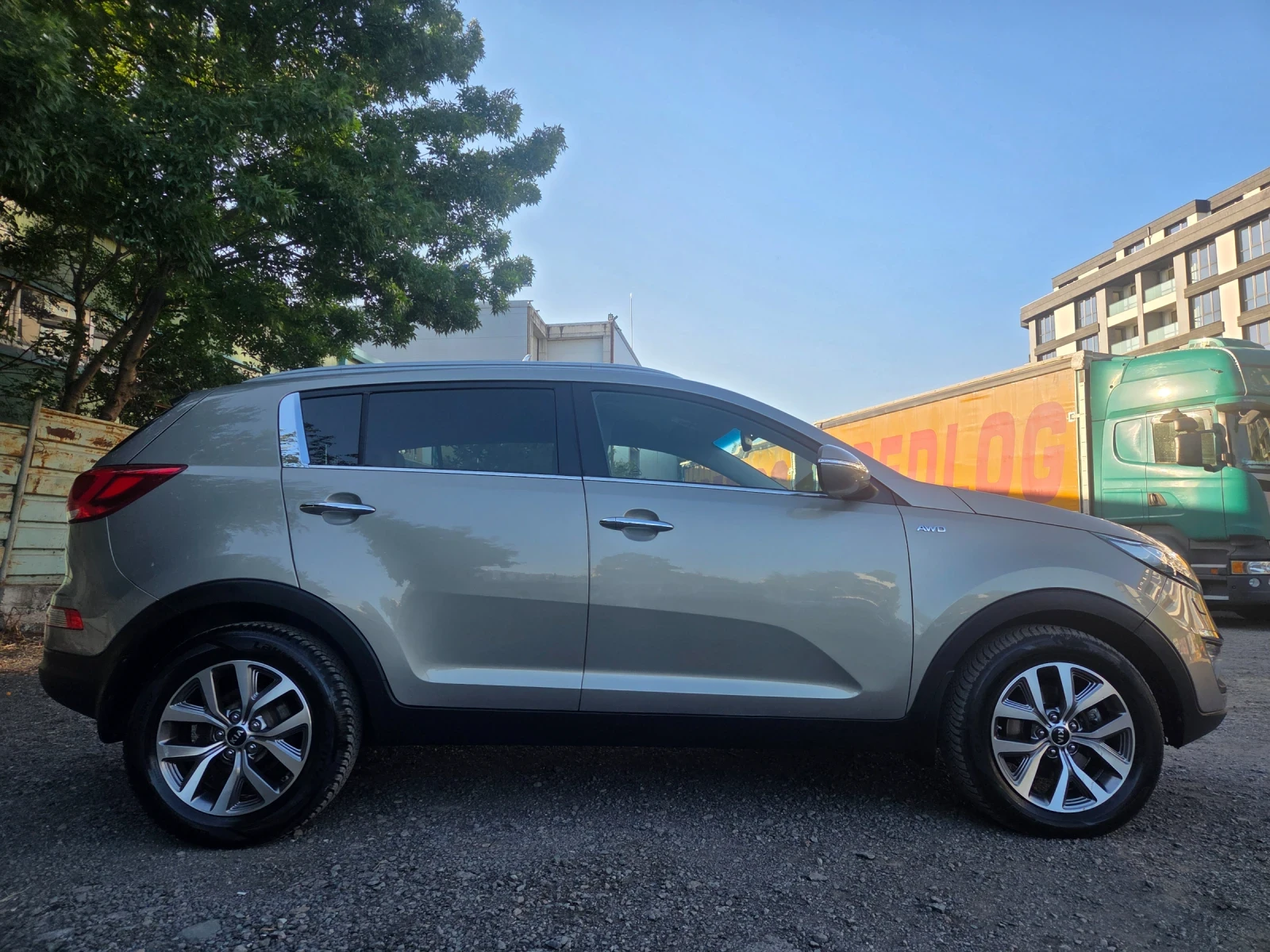 Kia Sportage 2.0CRDI-SPIRIT 4x4, снимка 8 - Автомобили и джипове - 55646133