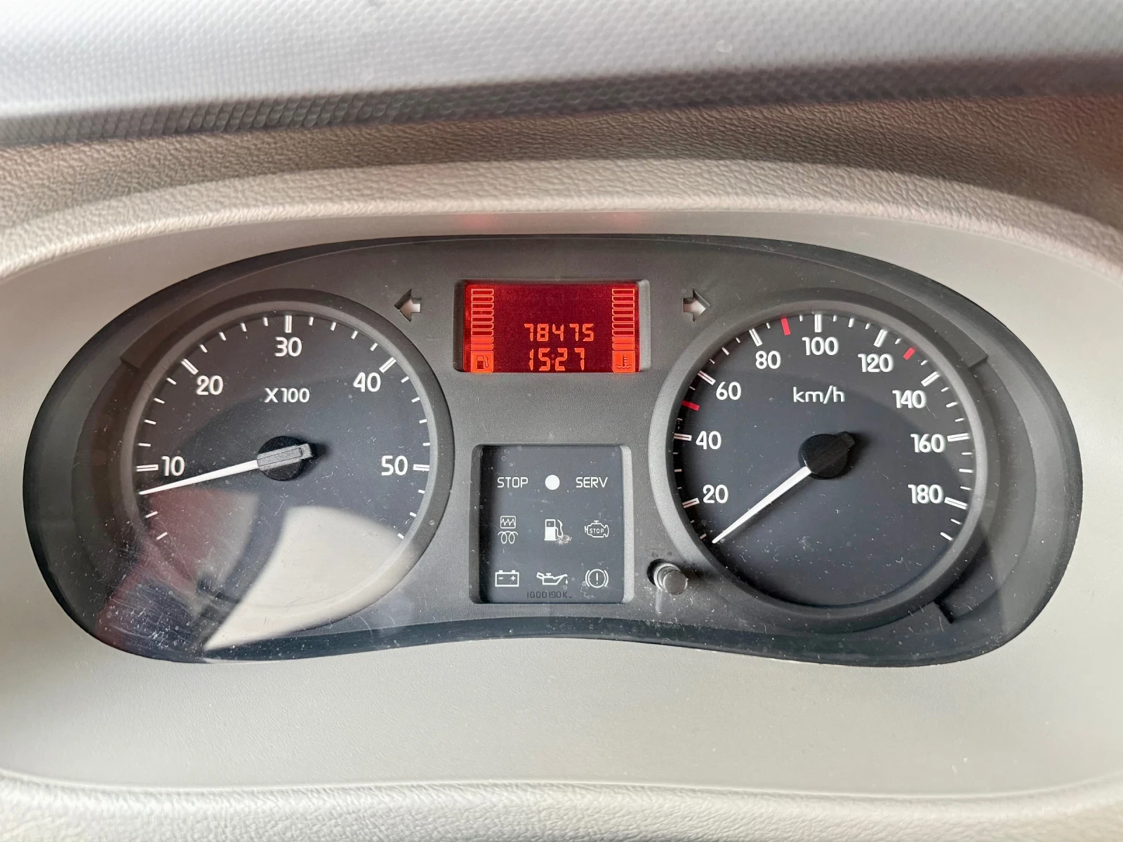 Кемпер Renault Knaus SunTraveller 🇨🇭, снимка 8 - Каравани и кемпери - 53322371