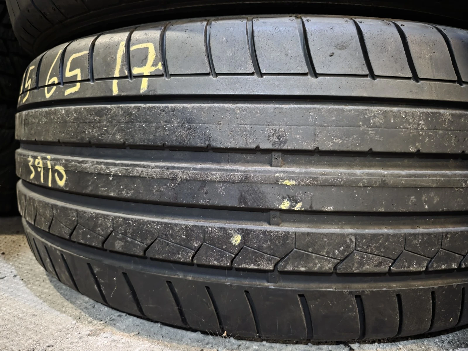 Гуми Летни 235/65R17, снимка 4 - Гуми и джанти - 56664504