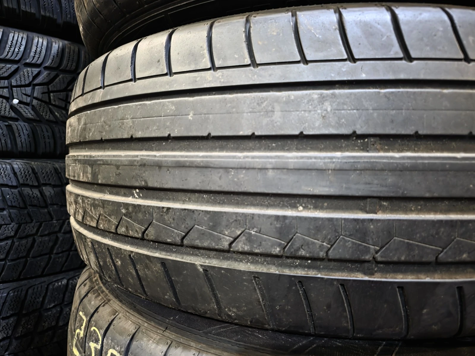 Гуми Летни 235/65R17, снимка 2 - Гуми и джанти - 56664504