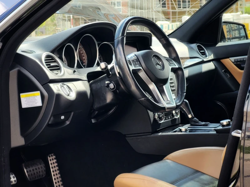 Mercedes-Benz C 63 AMG Facelift , снимка 4 - Автомобили и джипове - 52517968