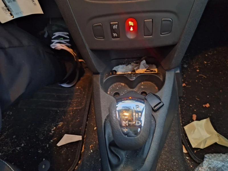 Dacia Sandero 0.9 TCE EURO 6, снимка 11 - Автомобили и джипове - 53033114