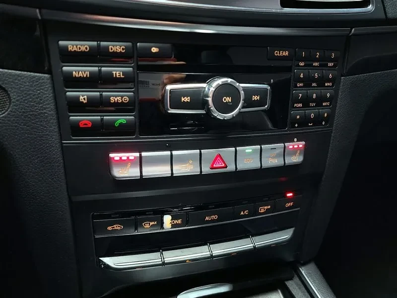 Mercedes-Benz E 200 coupe , снимка 17 - Автомобили и джипове - 54892263