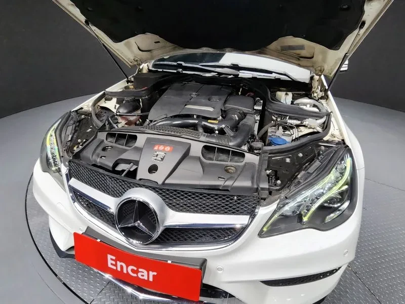Mercedes-Benz E 200 coupe , снимка 6 - Автомобили и джипове - 54892263