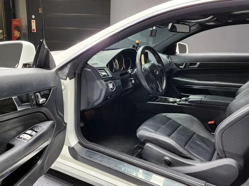 Mercedes-Benz E 200 coupe , снимка 11 - Автомобили и джипове - 54892263