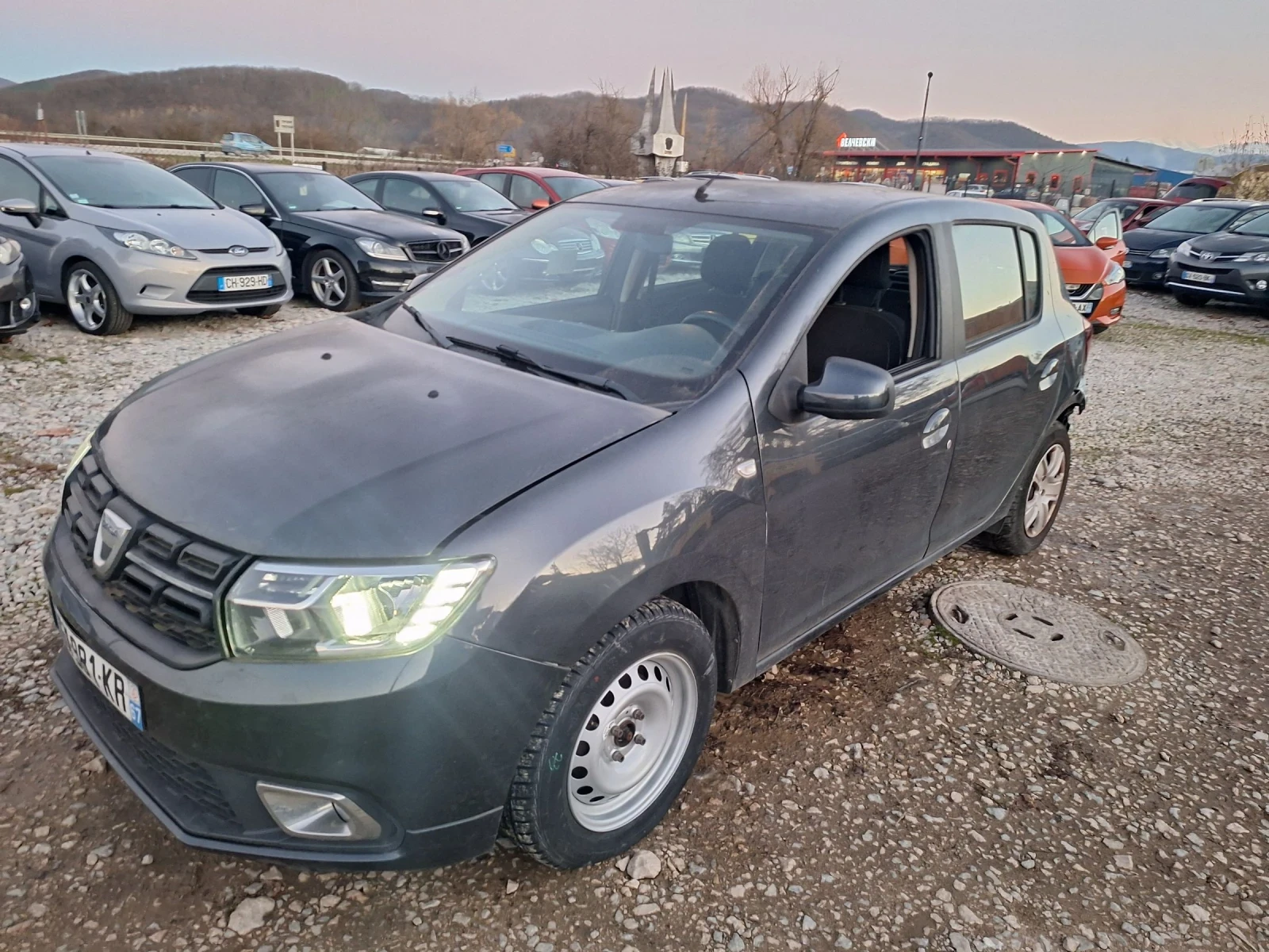 Dacia Sandero 0.9 TCE EURO 6, снимка 1
