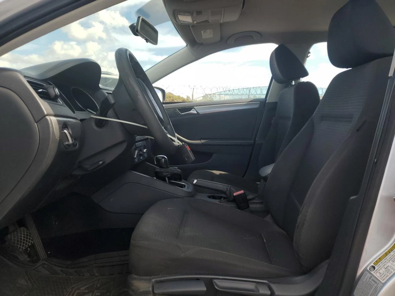 VW Jetta SE - изображение 7