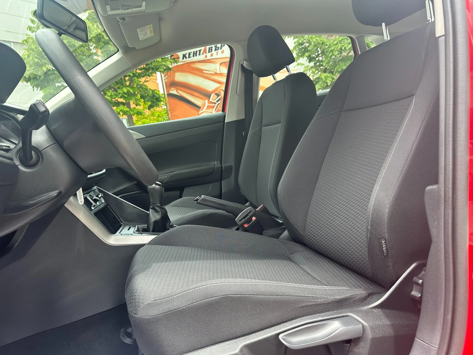 VW Polo 1.0i 80 к.с. от България - изображение 9