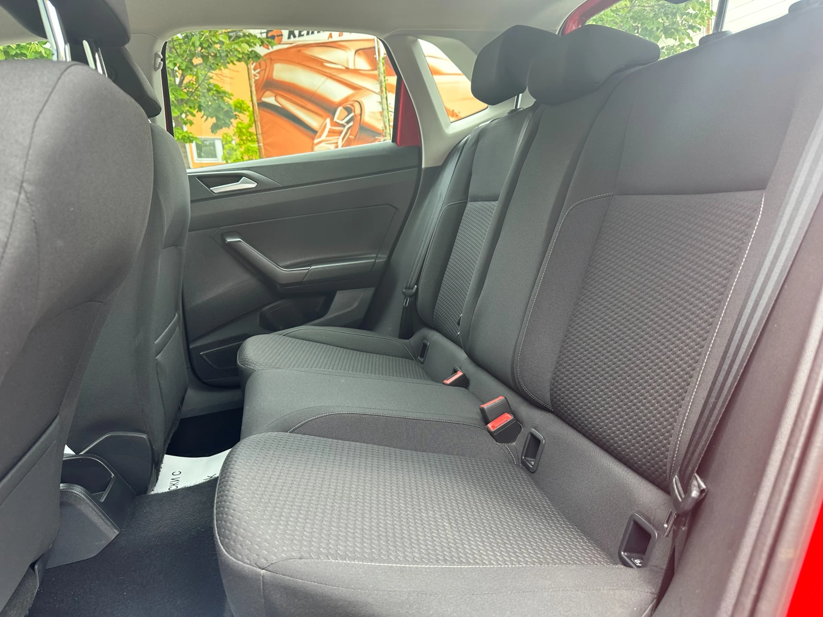 VW Polo 1.0i 80 к.с. от България - изображение 10