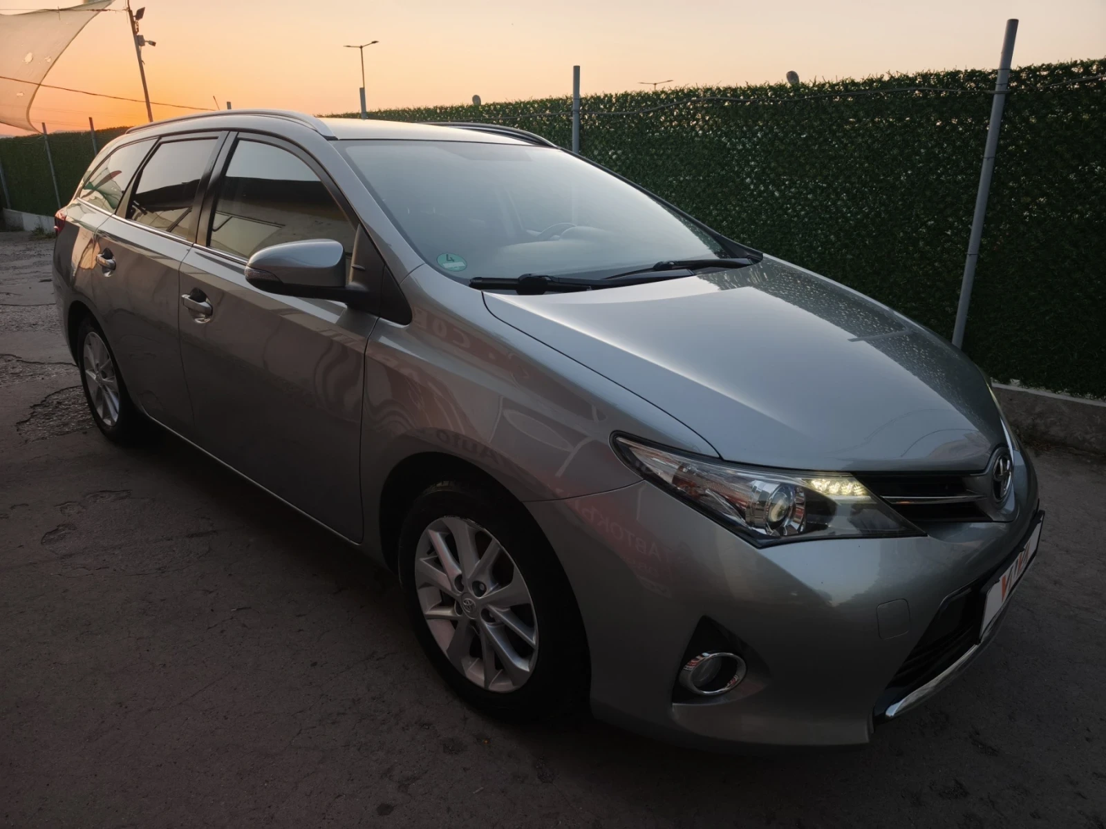 Toyota Auris 1.6i-132к.с Лизинг Би Ксенон Панорама Камера - изображение 5