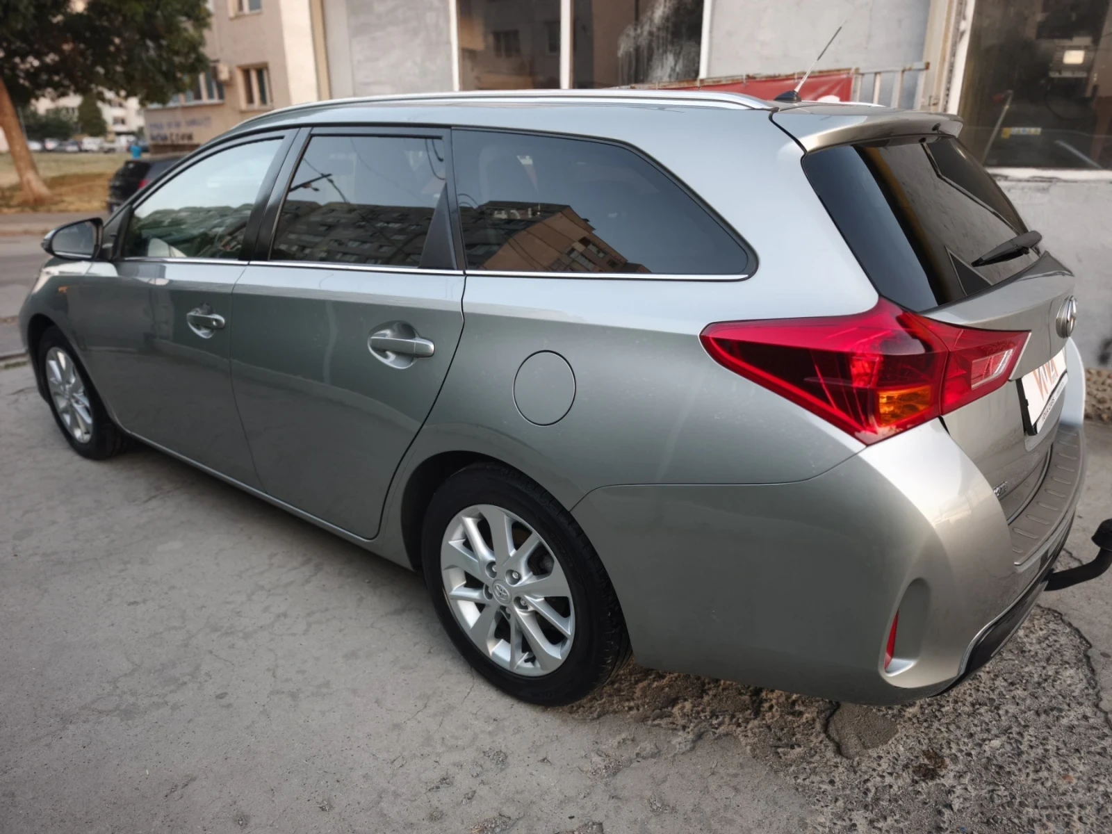 Toyota Auris 1.6i-132к.с Лизинг Би Ксенон Панорама Камера - изображение 2