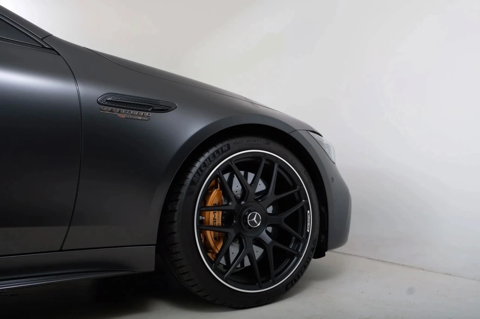 Mercedes-Benz AMG GT 63 S E-PERFORMANCE - изображение 9